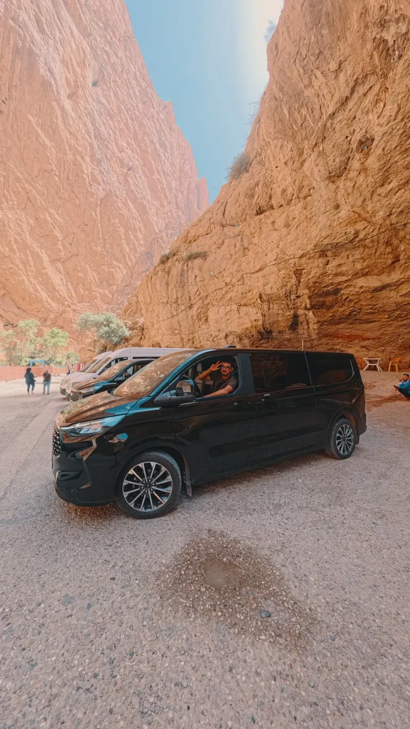Mohamed waves from the van between rocky walls